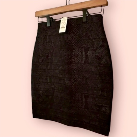 Express NWT Size 00 Bondage Skirt Black - Picture 1 of 8